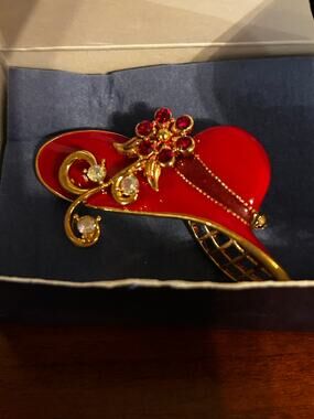Vintage Avon Fancy Hat Brooch 2004 Red Hat Society Floral Rhinestone